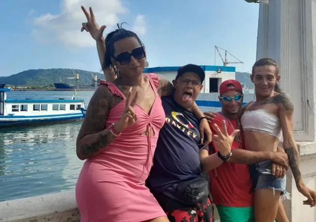 Casais viralizam ao mostrar a rotina nas ruas de Mogi e Santos