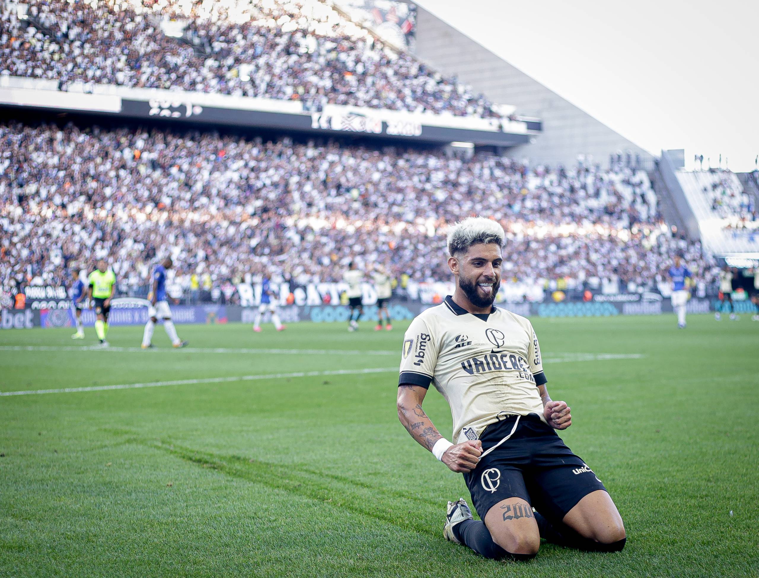 No último minuto, Corinthians vence e continua vivo no Paulistão