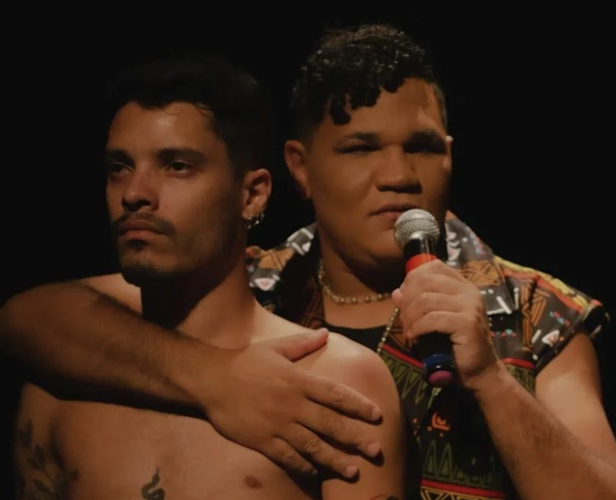 Artista acusa direção de escola estadual de homofobia e racismo