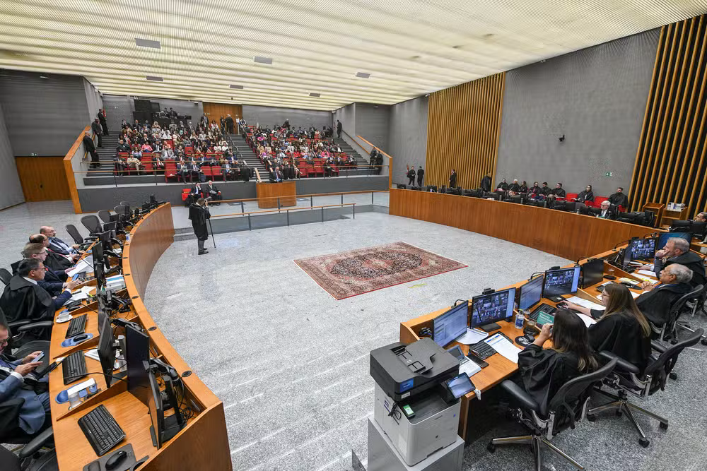 STJ decide em julgamento que Robinho deve cumprir pena no Brasil