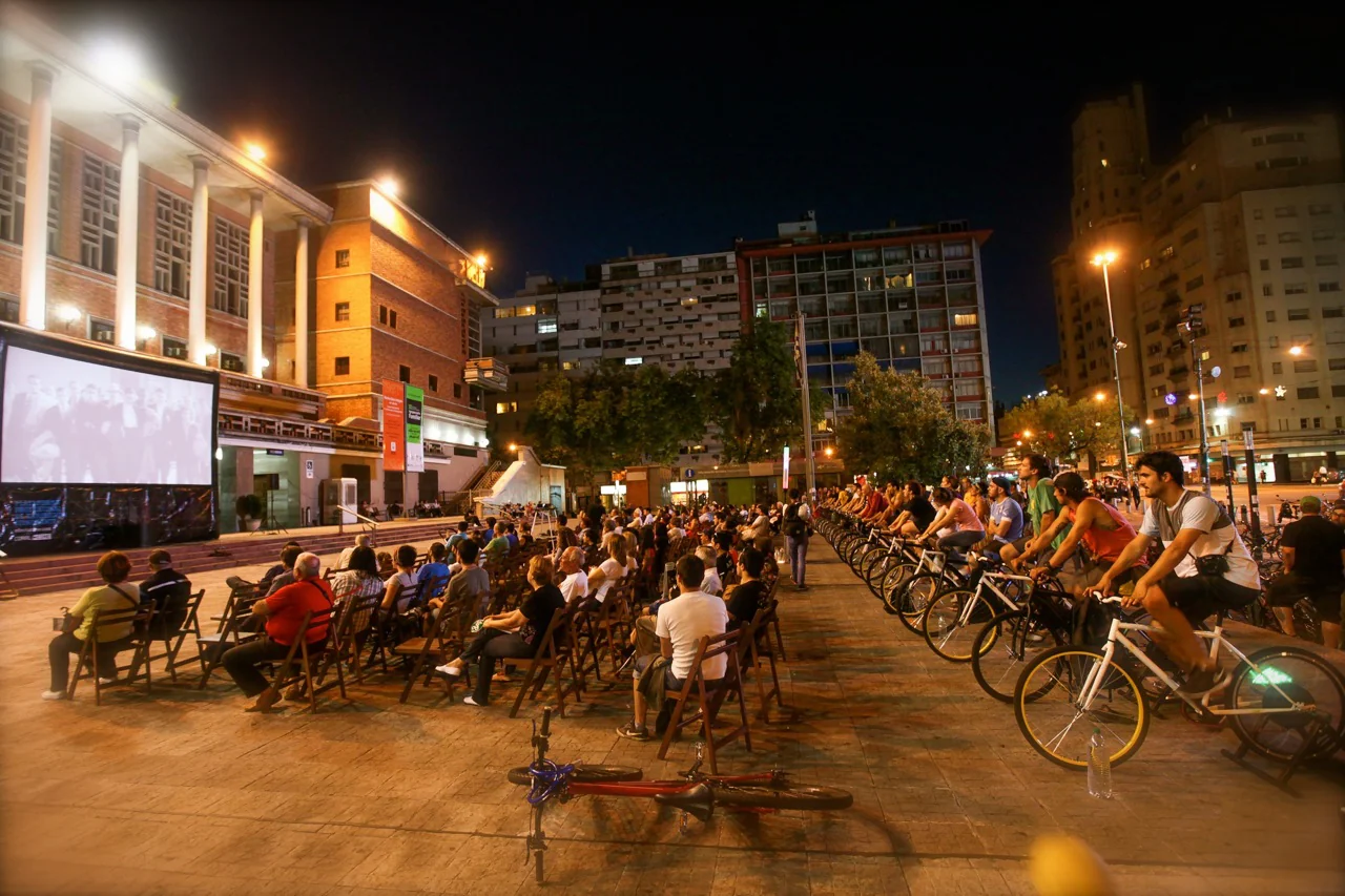 Cinema movido a bicicletas estreia em Guararema