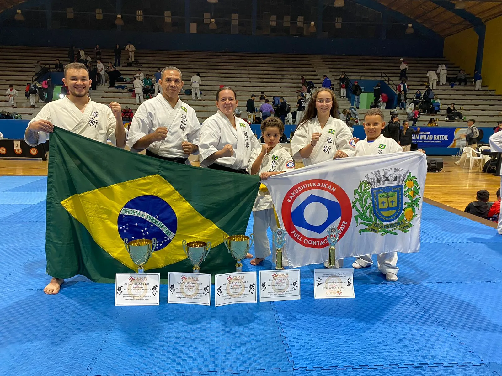 Atletas de Guararema são premiados em competição de karatê no Chile