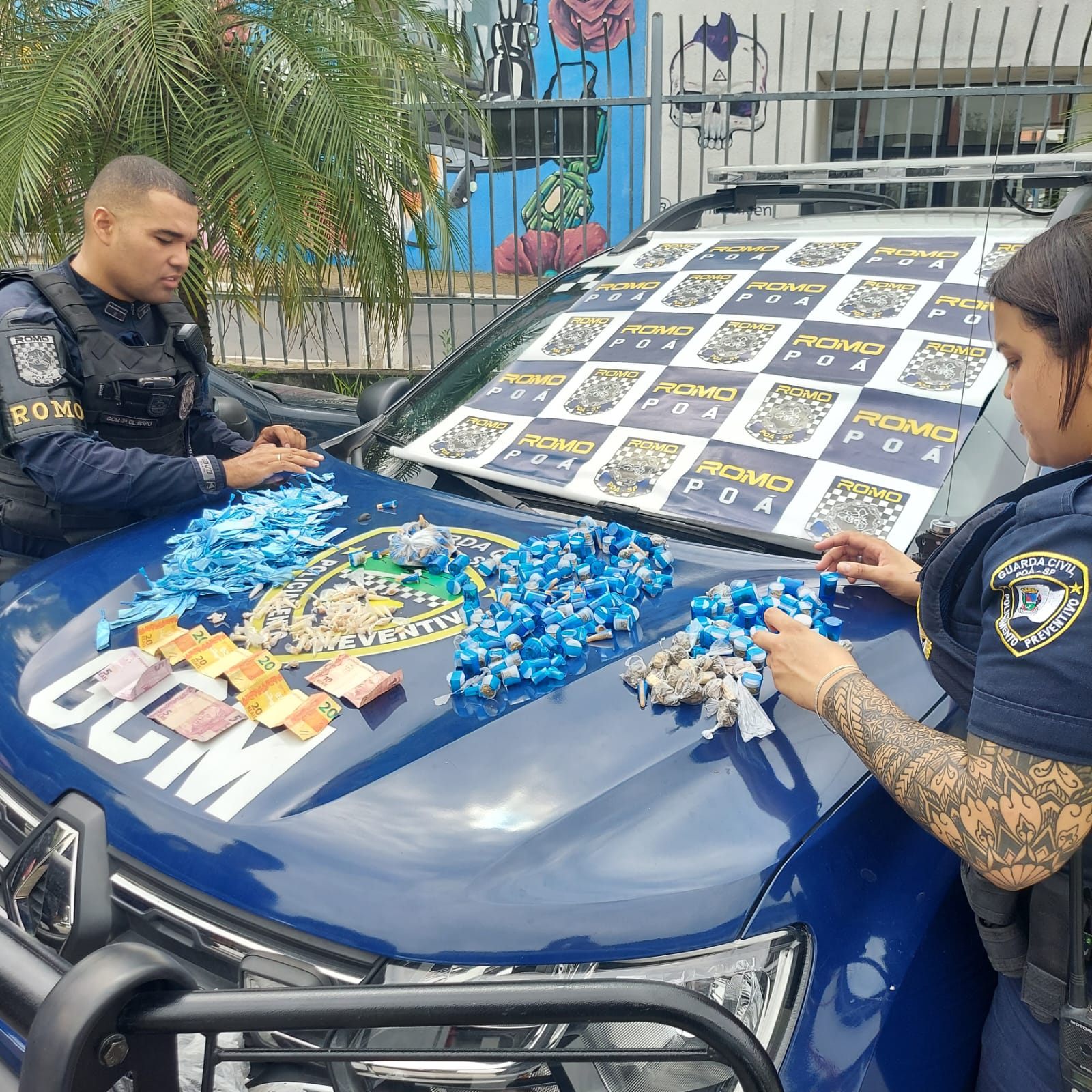 GCM de Poá prende suspeito com 266 invólucros de cocaína