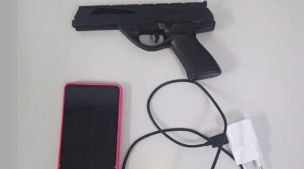 Homem é preso minutos após roubar celular em Itaquaquecetuba