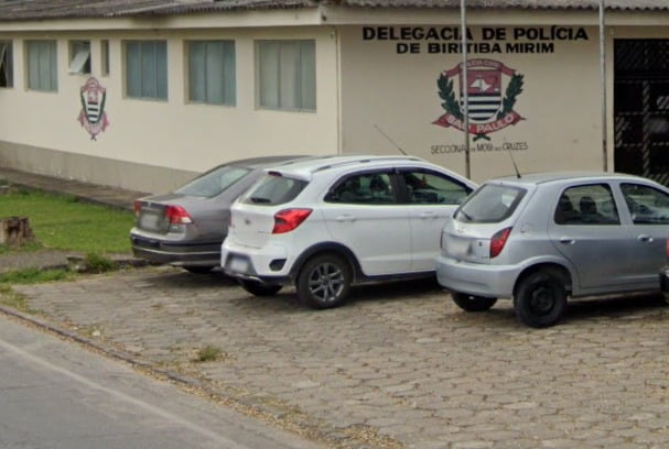 Polícia prende foragido com facão e fios de energia em Biritiba Mirim