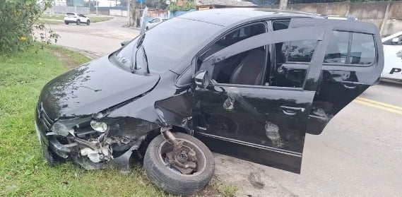 Homem agride e ameaça ex-namorada com revólver após não aceitar término de relacionamento