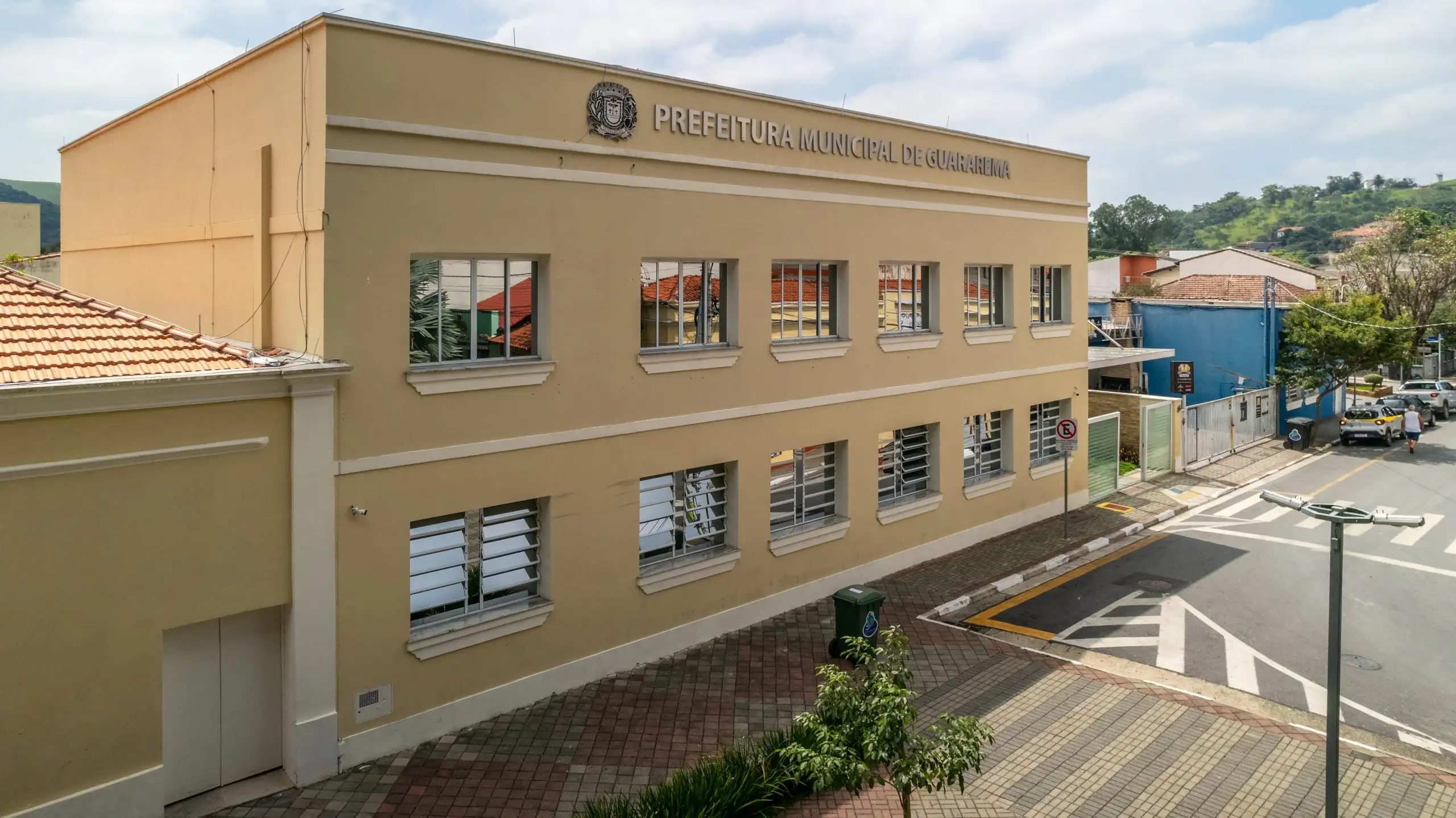 Prefeitura de Guararema publica edital de concurso público com salários de até R$ 16,8 mil