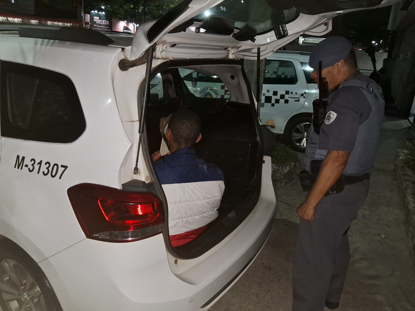 Discussão entre vizinhos termina com homem esfaqueado, em Arujá