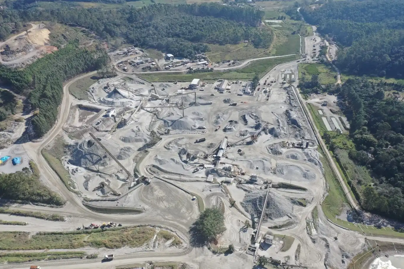 Conheça mais sobre a unidade de mineração da Embu S.A na Serra do Itapeti