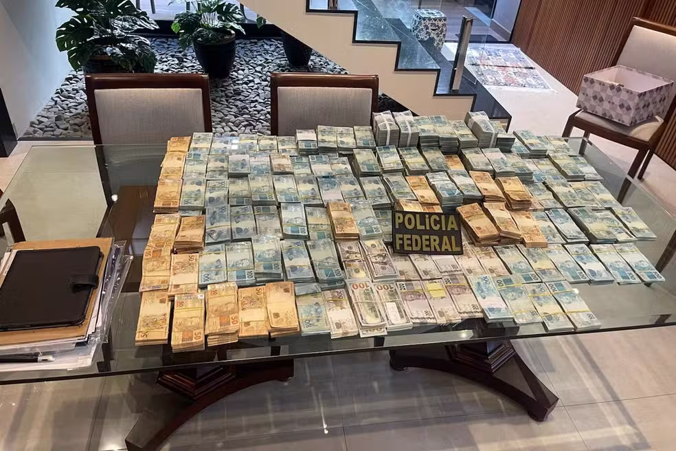 PF apreende R$ 2,7 mi em dinheiro vivo na casa de desembargador mogiano