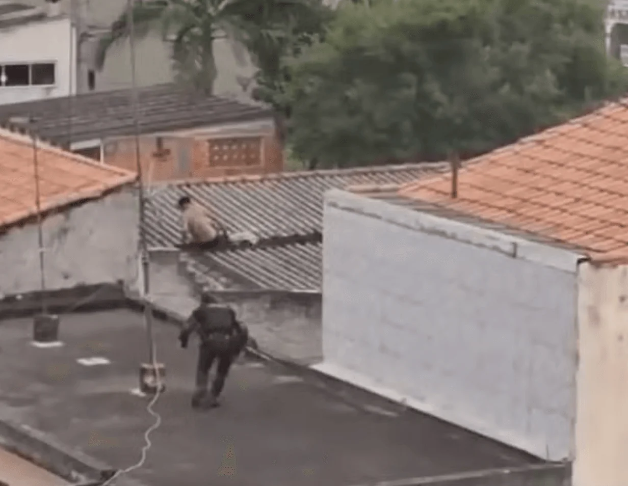 Suspeito de roubo tenta fugir e é preso dentro de guarda-roupas em Suzano