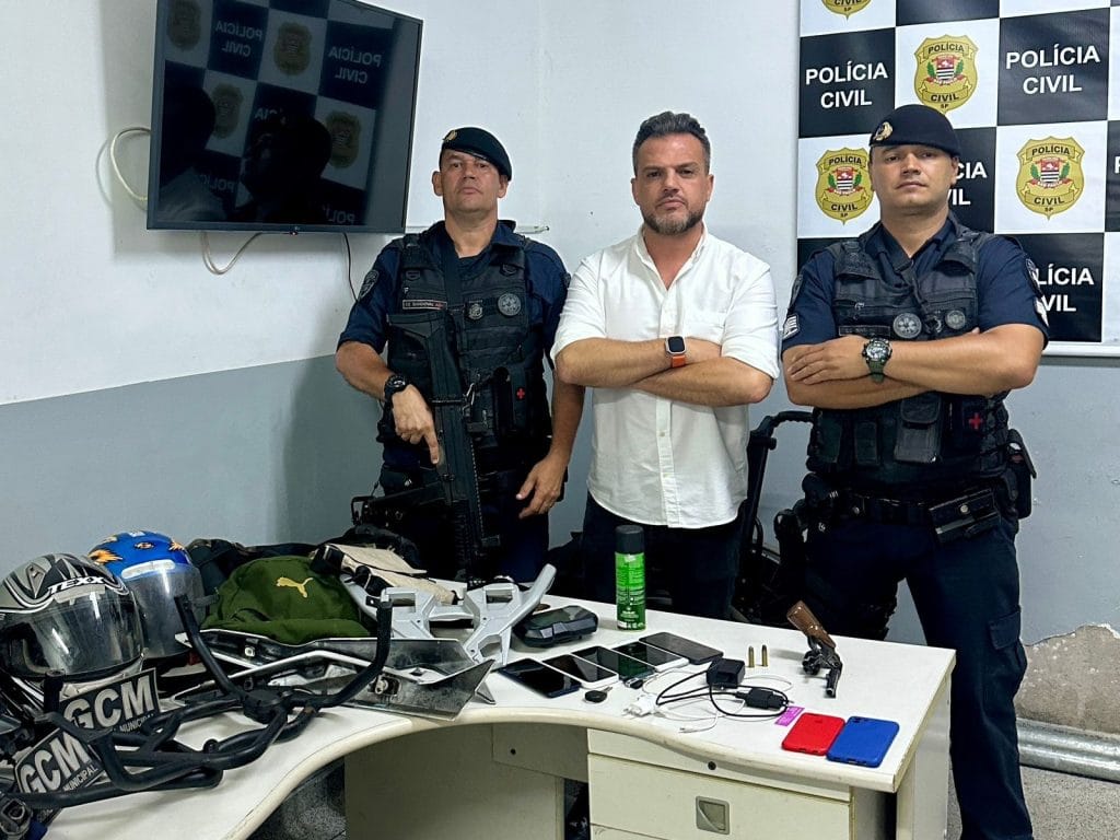 Prefeito de Itaquaquecetuba, Eduardo Boigues (PL) e equipe da GCM | Divulgação.