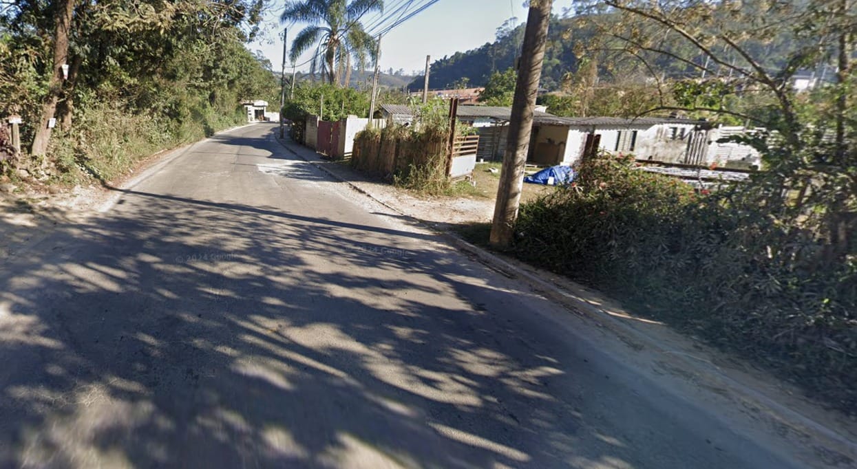 Suspeito morre em troca de tiros com policial durante roubo em Ferraz de Vasconcelos