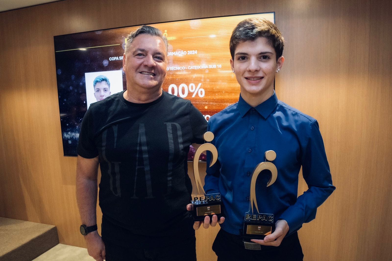 Atleta do CCMC é eleito melhor jogador do ano de futsal em premiação do Sindi Clubes