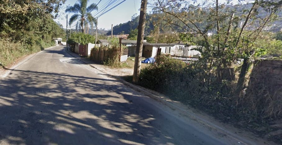 Homem fica ferido após veículo capotar em acidente em Ferraz de Vasconcelos