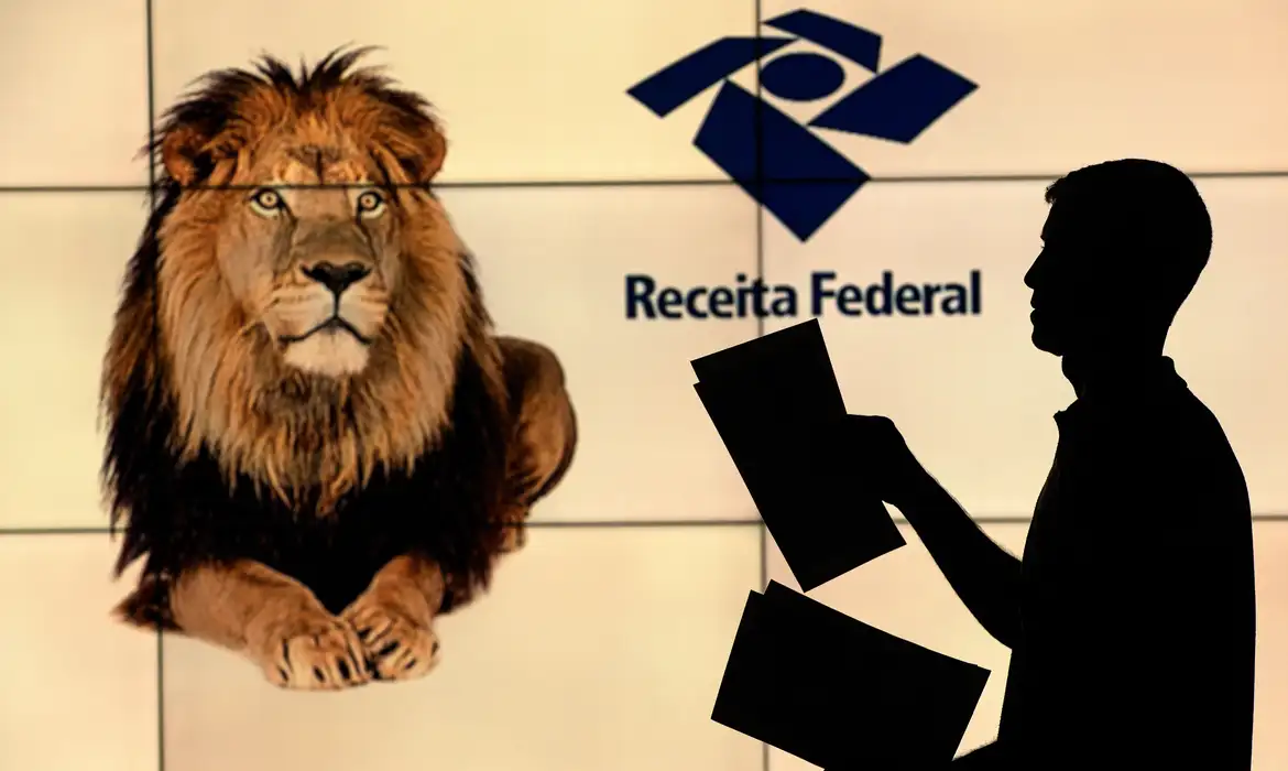 Receita paga nesta quarta-feira lote da malha fina do IR