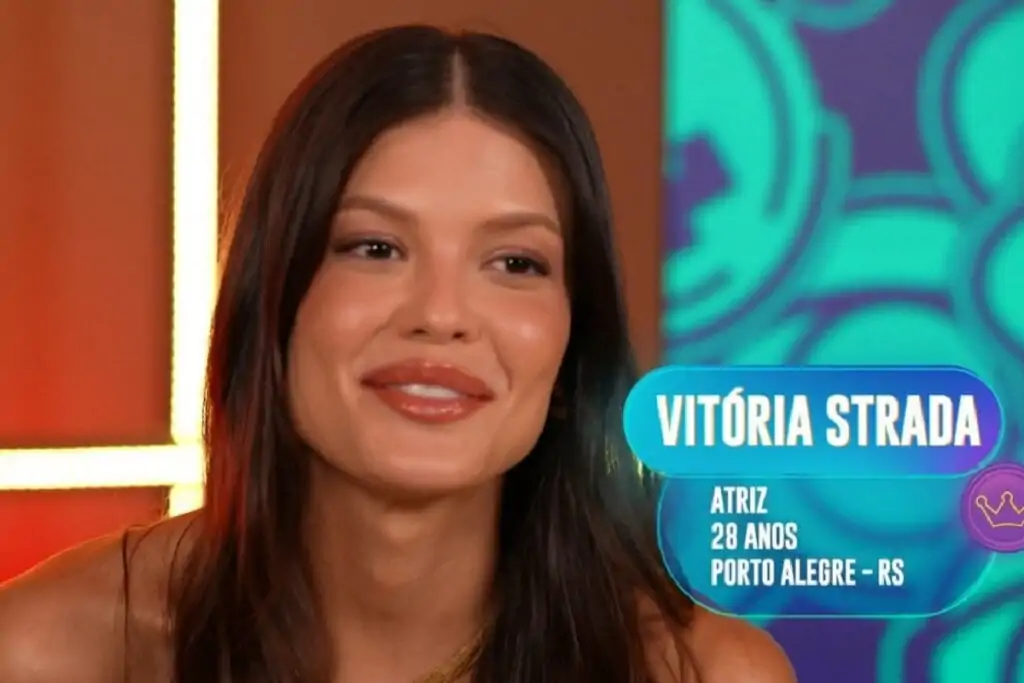 Vitória Strada aparece sorridente durante apresentação no BBB 25