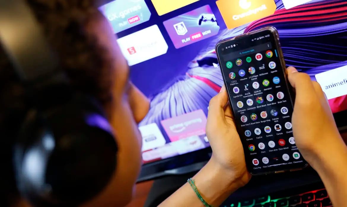 Governo buscará retomar pauta de regulação das redes sociais no Congresso