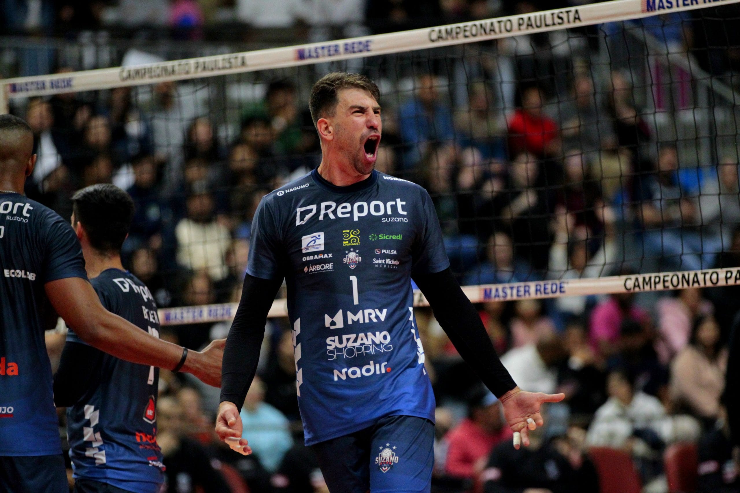 Suzano Vôlei renova contrato do central Maicon Leite