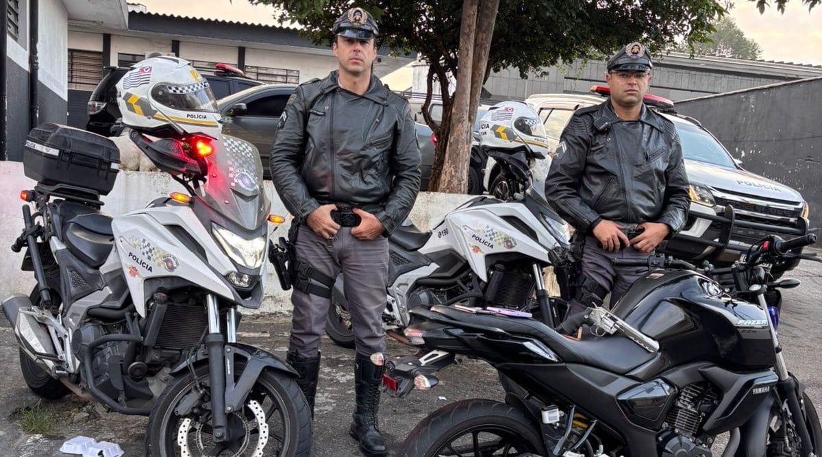 Rocam da Polícia Rodoviária prende dois e recupera moto na Ayrton Senna