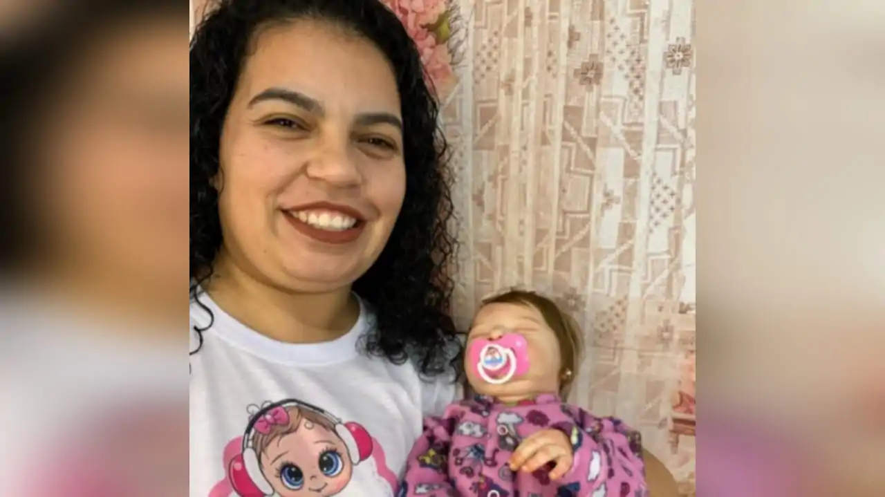 ‘Já fiz bebê para mãe que perdeu o filho’, diz artesã reborn de Suzano 