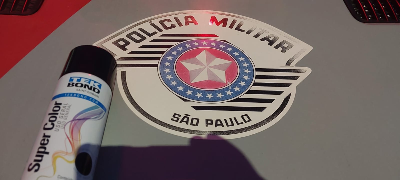 Adolescente é apreendido pela PM após ser flagrado pichando muro em Guararema