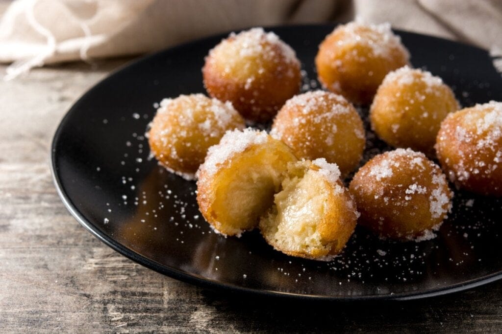 7 receitas de bolinho de chuva para as tardes frias