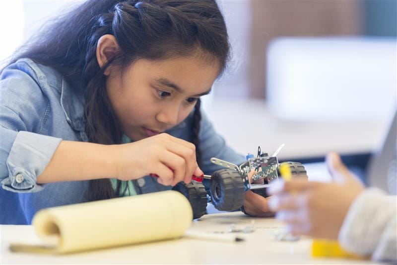 SESI Mogi oferece curso gratuito de robótica para crianças durante as férias escolares