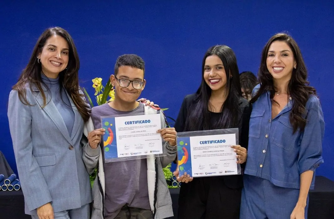 Itaquá celebra formatura de 384 alunos da Casa da Mulher e ProJovem