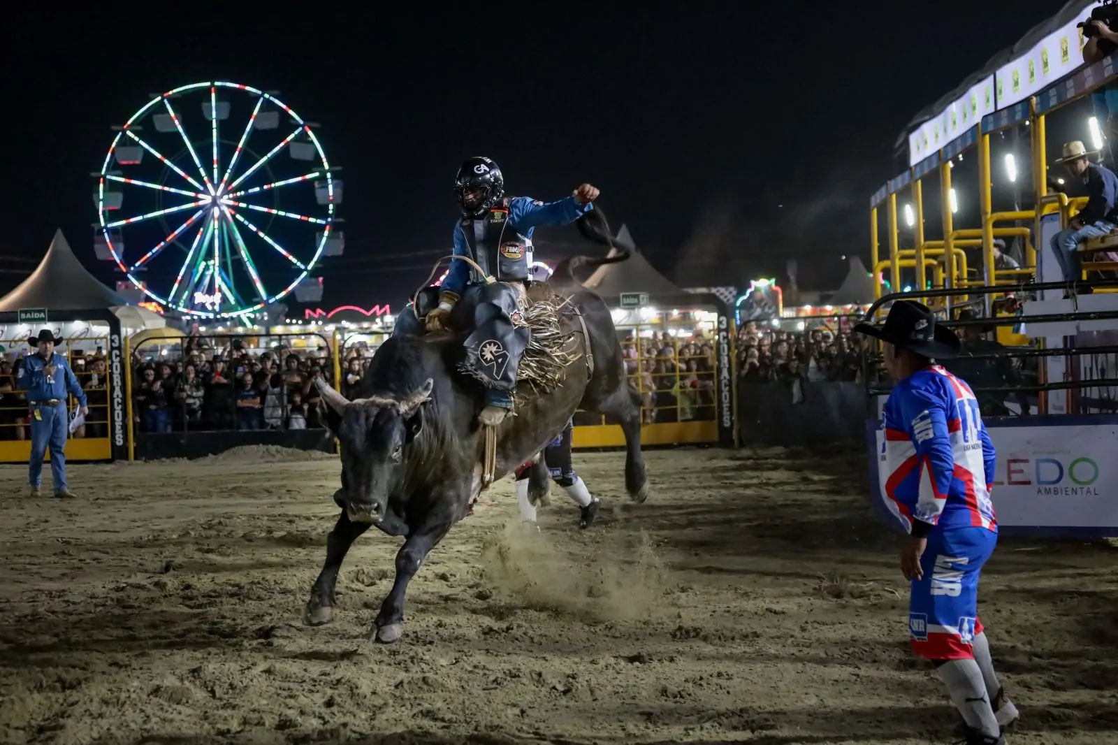 Montaria em touros no Itaquá Rodeio Fest vale vaga para a final da Liga Nacional