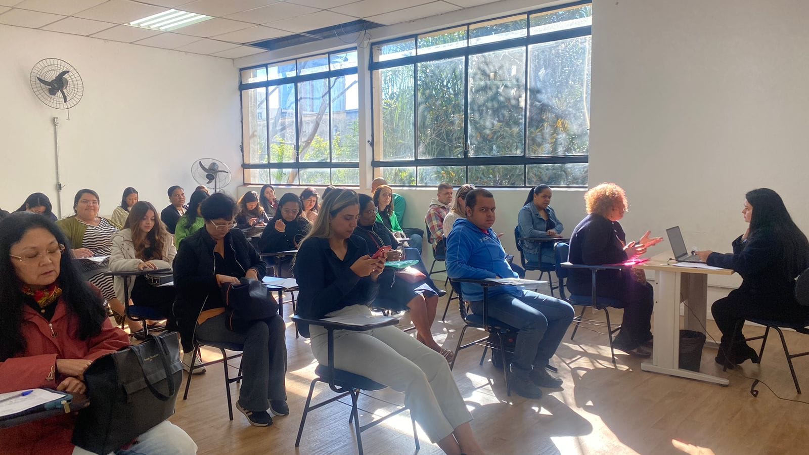 Mutirão de emprego em Mogi atrai jovens e adultos em busca de novas oportunidades no mercado