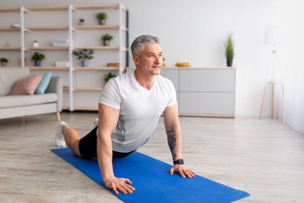 Veja como o yoga pode auxiliar na saúde do homem