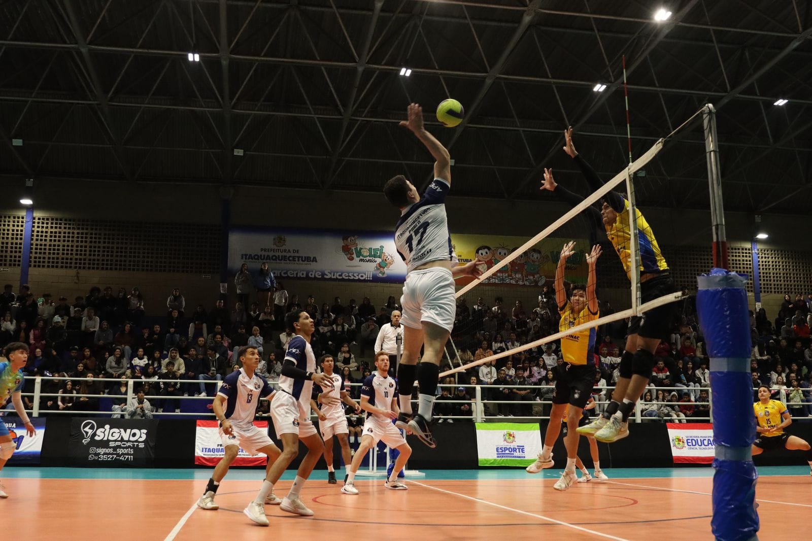 Campinas vence o Vôlei Itaquá Mania por 3 sets a 0 e abre vantagem na semifinal do Paulista
