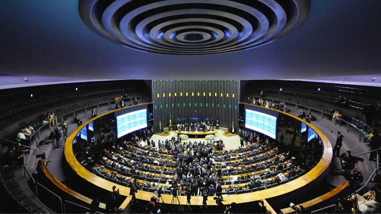 Congresso analisa nesta semana projetos contra adultização nas redes