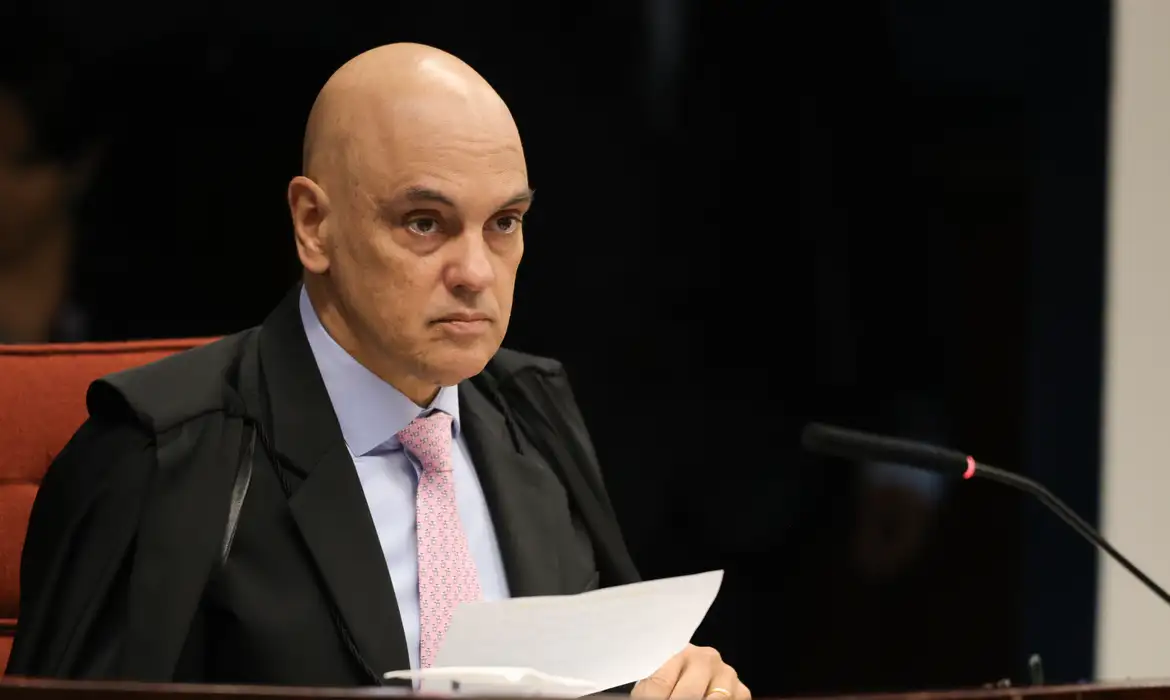 Moraes diz que não há dúvida sobre tentativa de golpe e que Bolsonaro era líder da organização