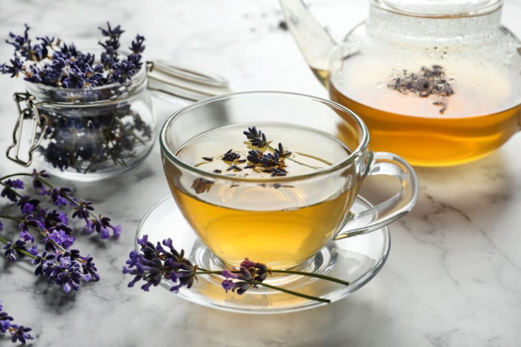 3 chás deliciosos e saudáveis para a primavera 