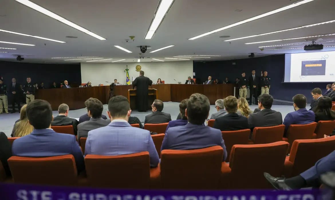 Ao vivo: STF retoma julgamento de Bolsonaro por tentativa de golpe