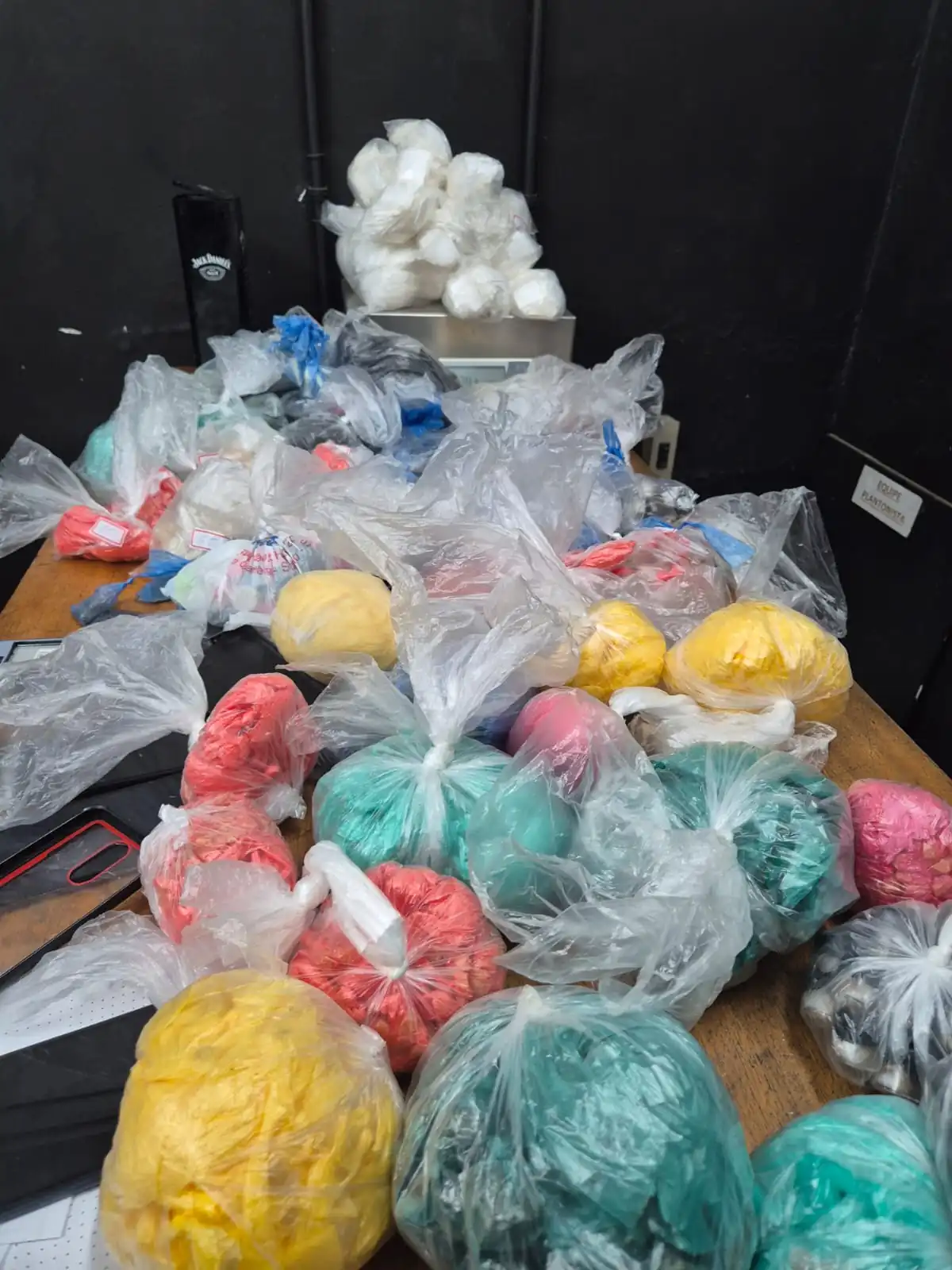 Romu estoura 'casa bomba' com movimentação financeira de R$ 40 mil mensais, em Suzano