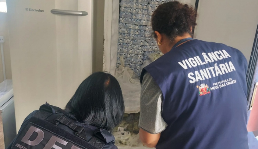 Vigilância Sanitária interdita fábrica e descarta mais de 400 quilos de produtos impróprios