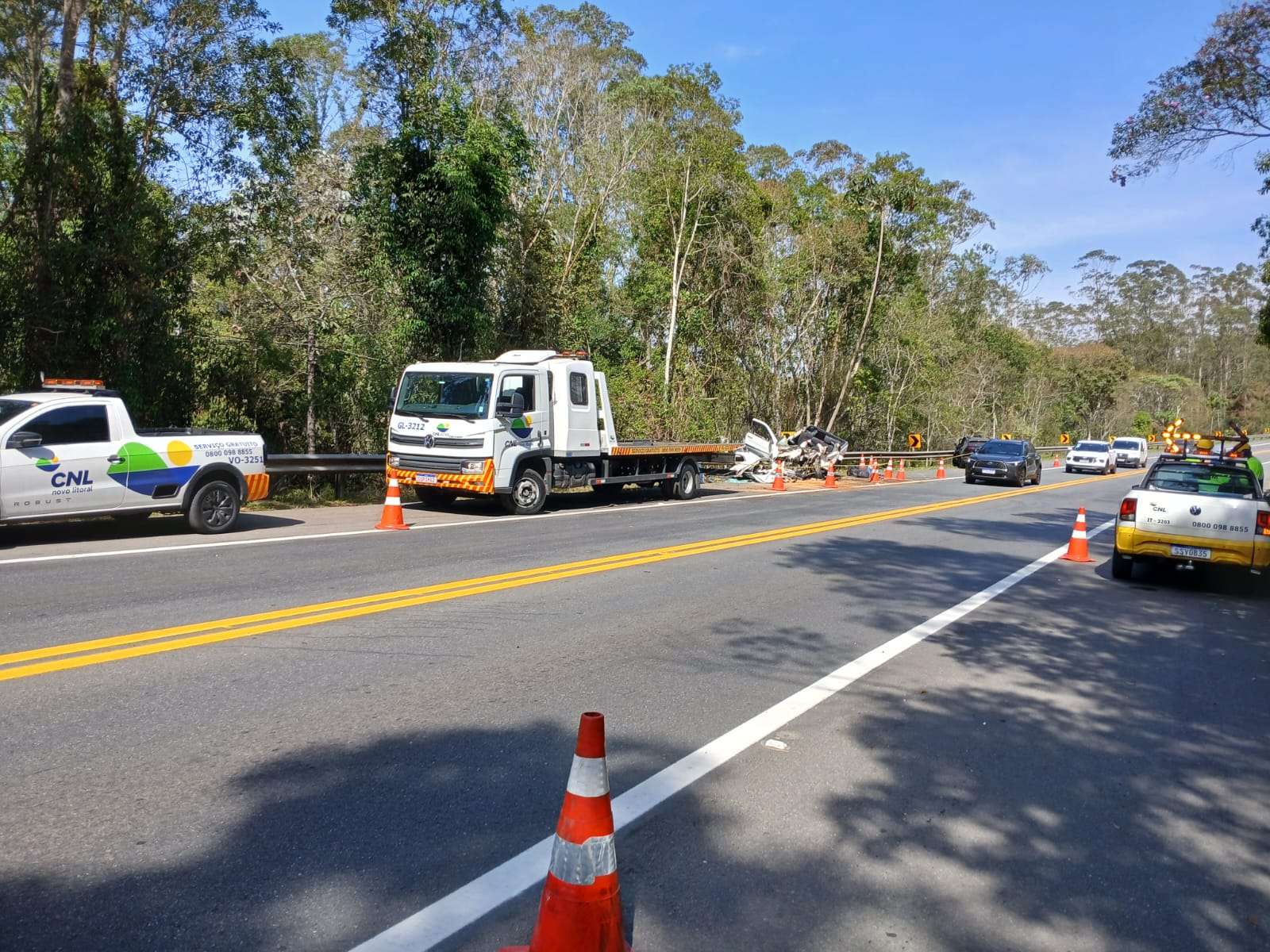 Acidente entre dois carros deixa uma pessoa morta na Mogi-Bertioga