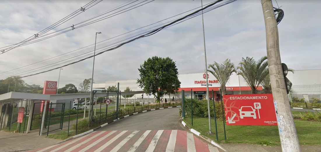 Homem é preso e adolescente apreendido após furtarem perfumes em shopping de Itaquá