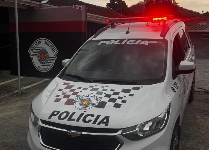 Homem é preso pela PM após avançar carro contra motociclista em Mogi das Cruzes