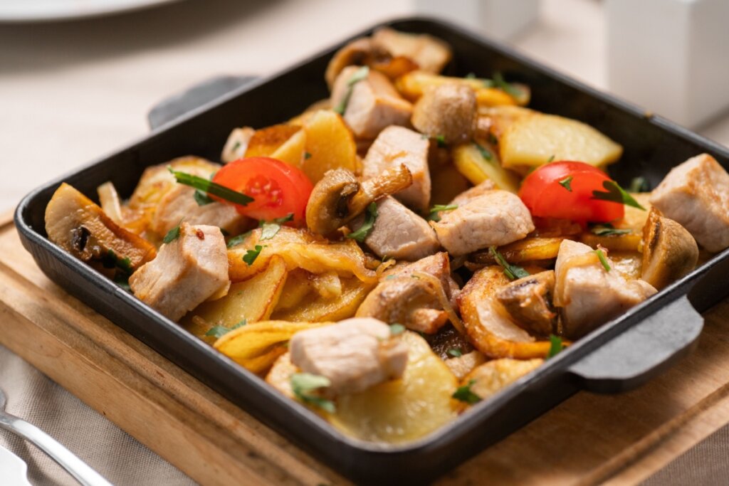 Almoço saudável com frango: 5 receitas ricas em proteínas para incluir no cardápio