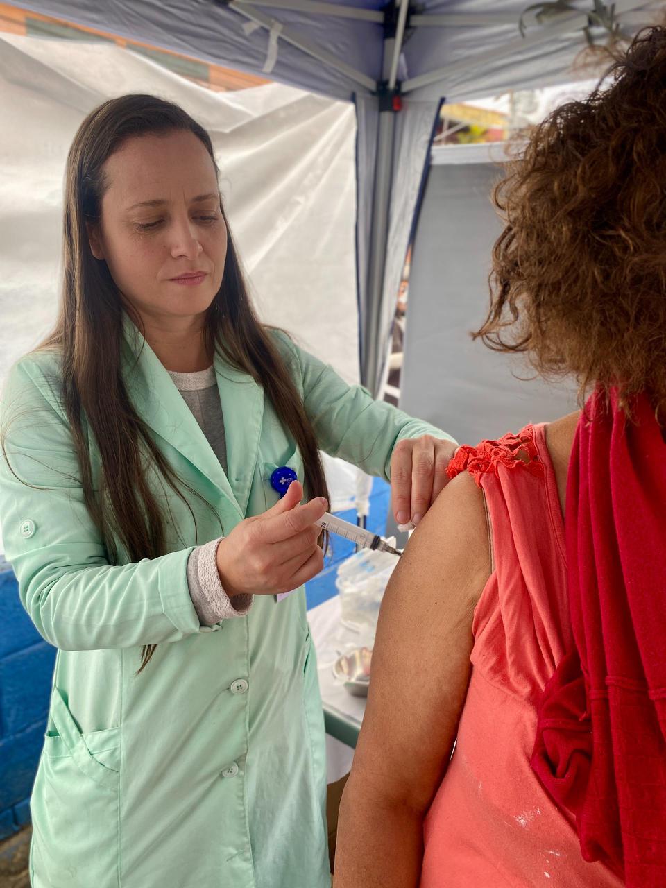 Itaquá intensifica vacinação contra febre amarela e sarampo antes do Carnaval