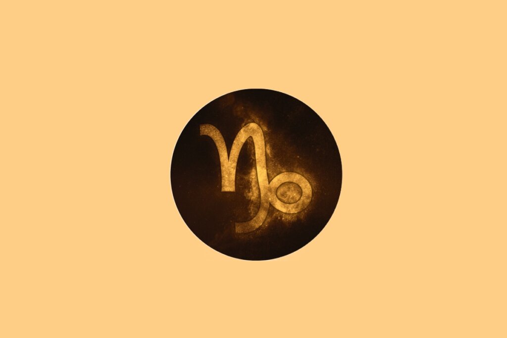 Ilustração do signo de Capricórnio contendo o símbolo híbrido com "N" puxando uma curva em fundo amarelado