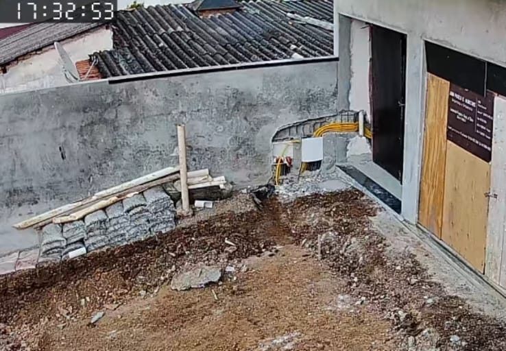 Homem invade obra duas vezes no mesmo dia e furta materiais na Vila Oliveira, em Mogi das Cruzes