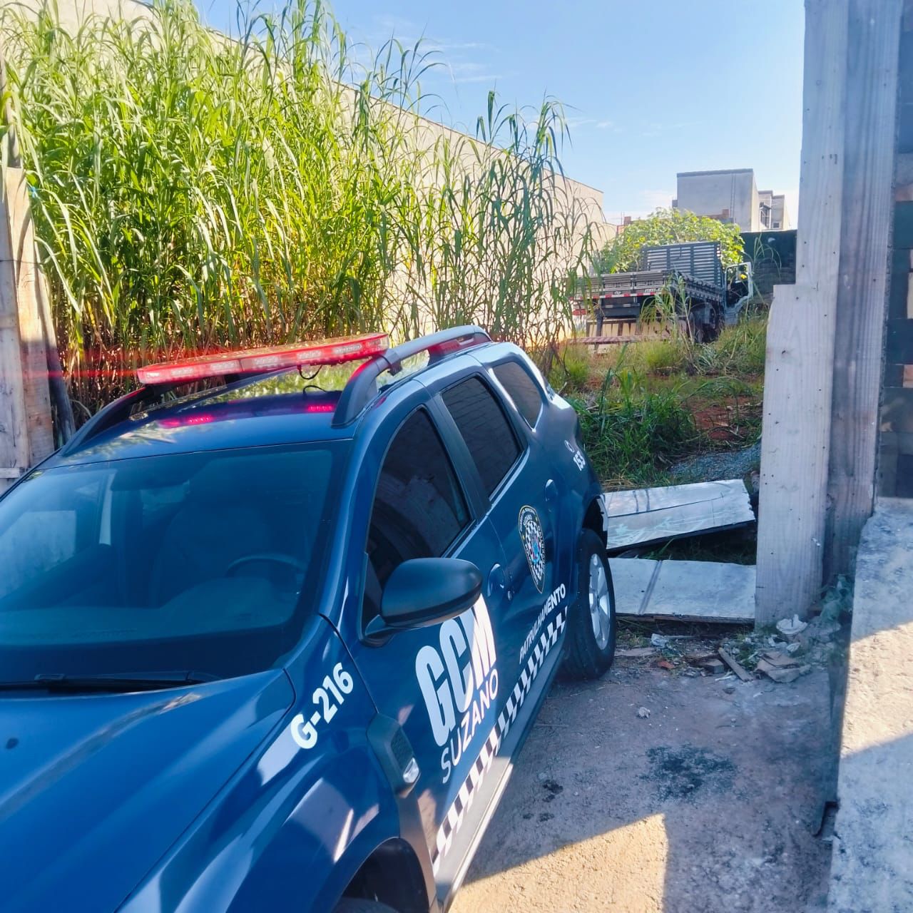 Caminhão roubado em Embu das Artes é encontrado pela GCM em Suzano
