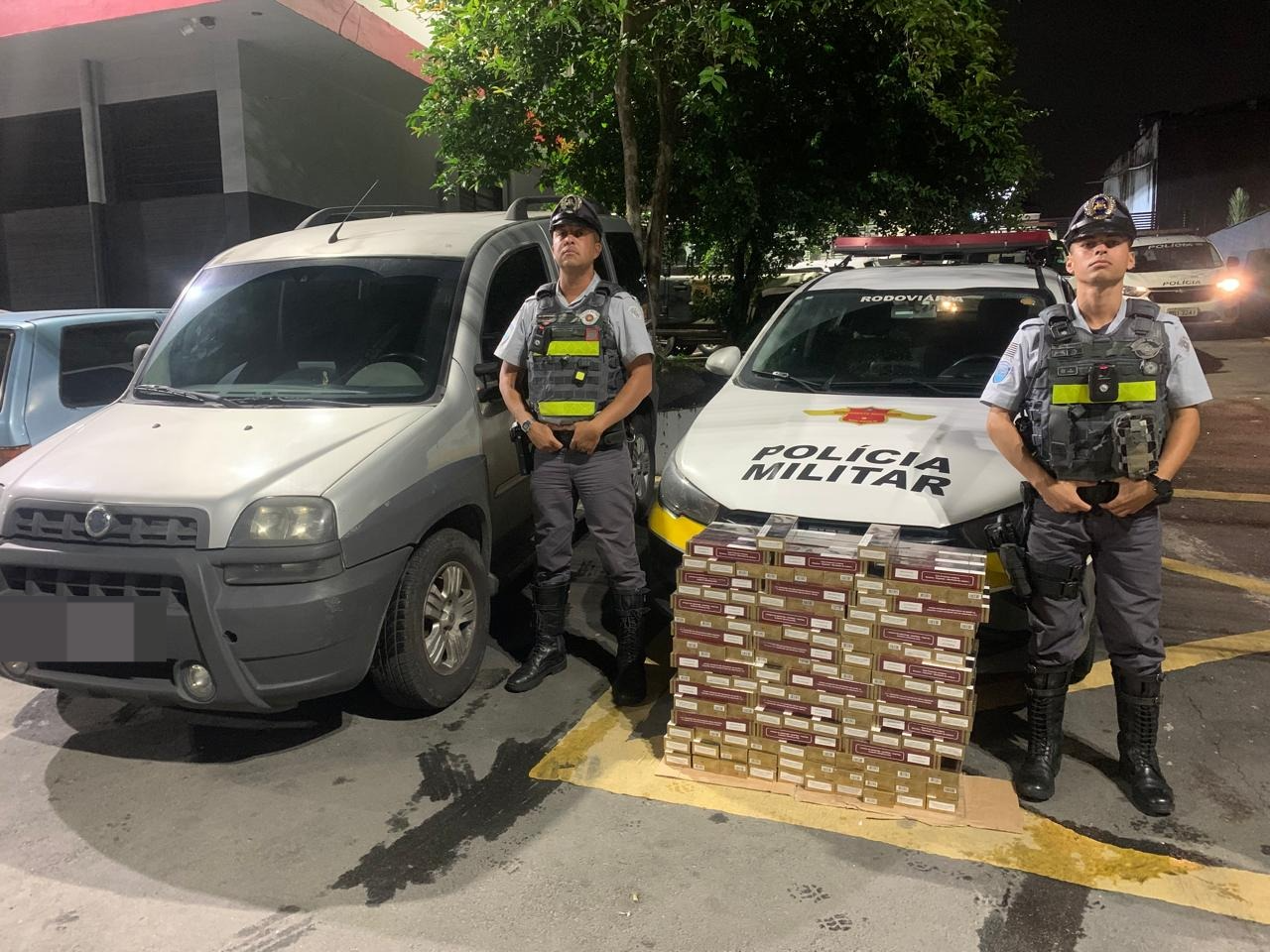 Polícia Rodoviária prende homem por contrabando de cigarros na Ayrton Senna, em Itaquá