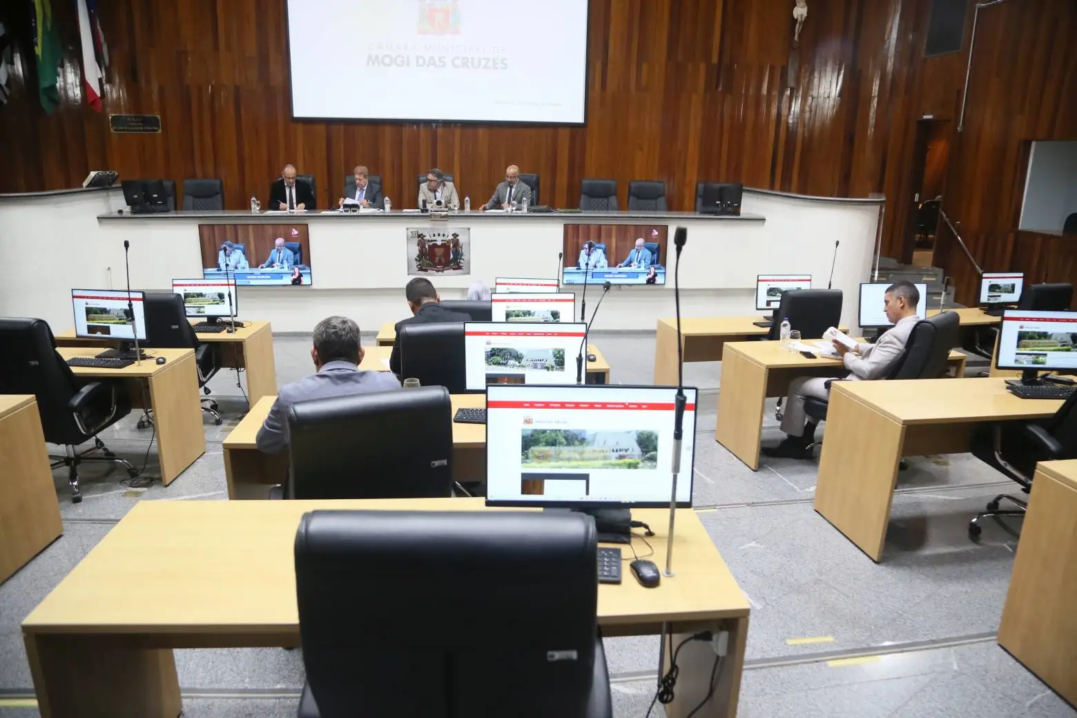 Vereadores de Mogi das Cruzes aprovam criação de carteira para pessoas com deficiência oculta