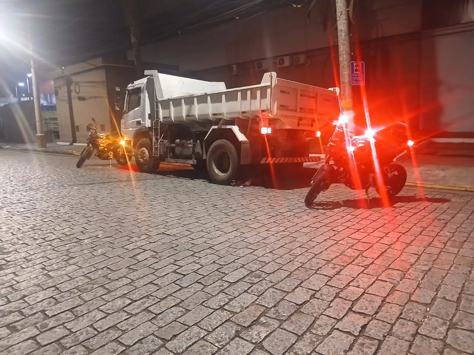 Polícia Rodoviária recupera caminhão roubado em Mogi das Cruzes